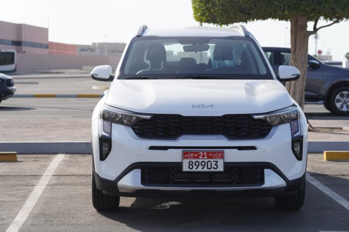 White Kia Sonet Station Wagon